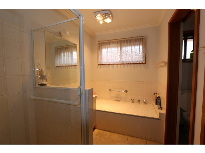 35 Jeffrey Avenue, Flora Hill VIC 3550