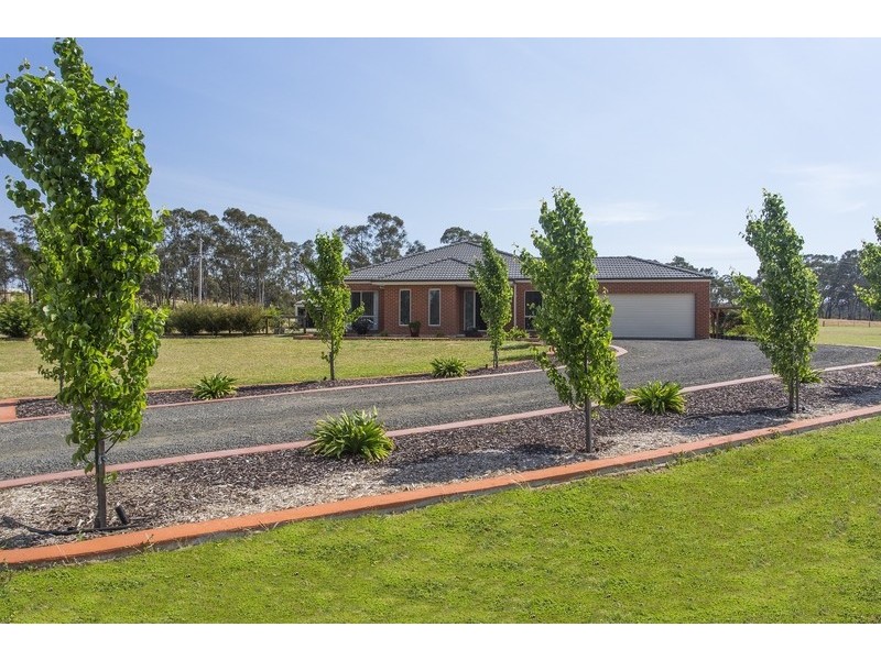 11 Bettys Avenue, Junortoun VIC 3551