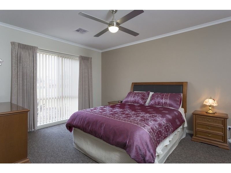 11 Bettys Avenue, Junortoun VIC 3551