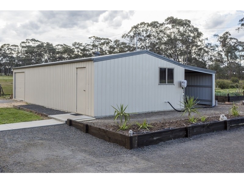 11 Bettys Avenue, Junortoun VIC 3551