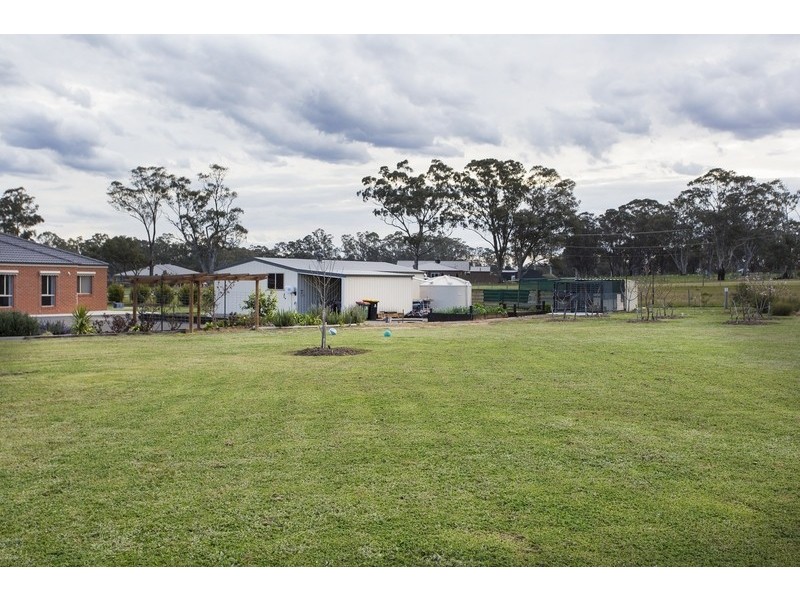 11 Bettys Avenue, Junortoun VIC 3551