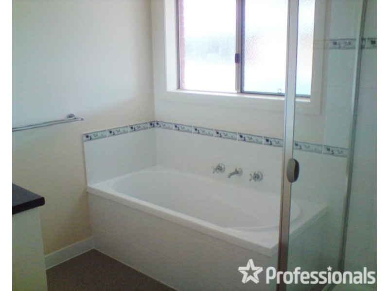 2 Tambour Heights, Golden Square VIC 3555