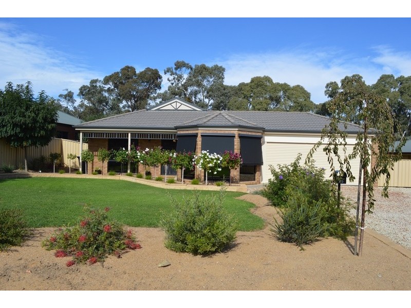 25 Pioneer Drive, Maiden Gully VIC 3551