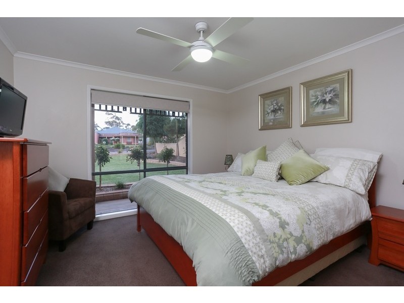 25 Pioneer Drive, Maiden Gully VIC 3551