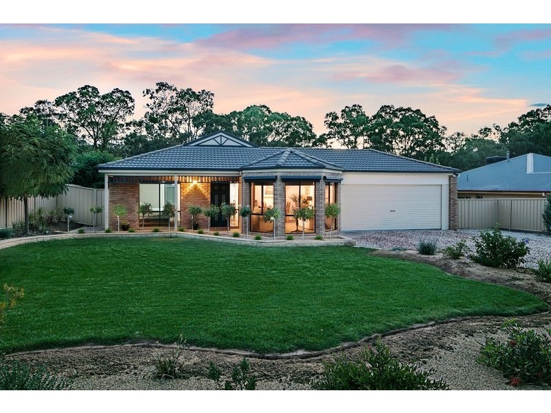 25 Pioneer Drive, Maiden Gully VIC 3551