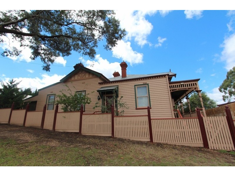5a Harkness Street, Quarry Hill VIC 3550