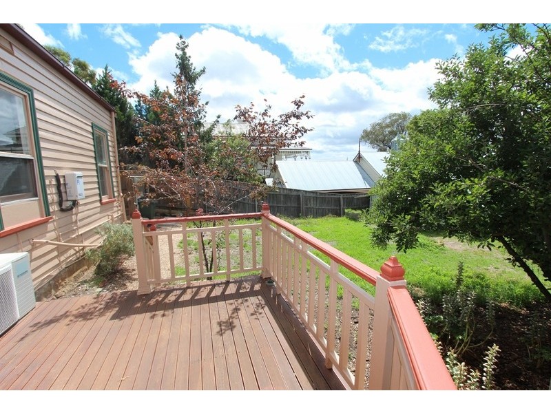 5a Harkness Street, Quarry Hill VIC 3550