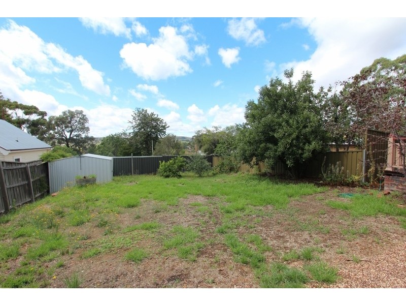 5a Harkness Street, Quarry Hill VIC 3550