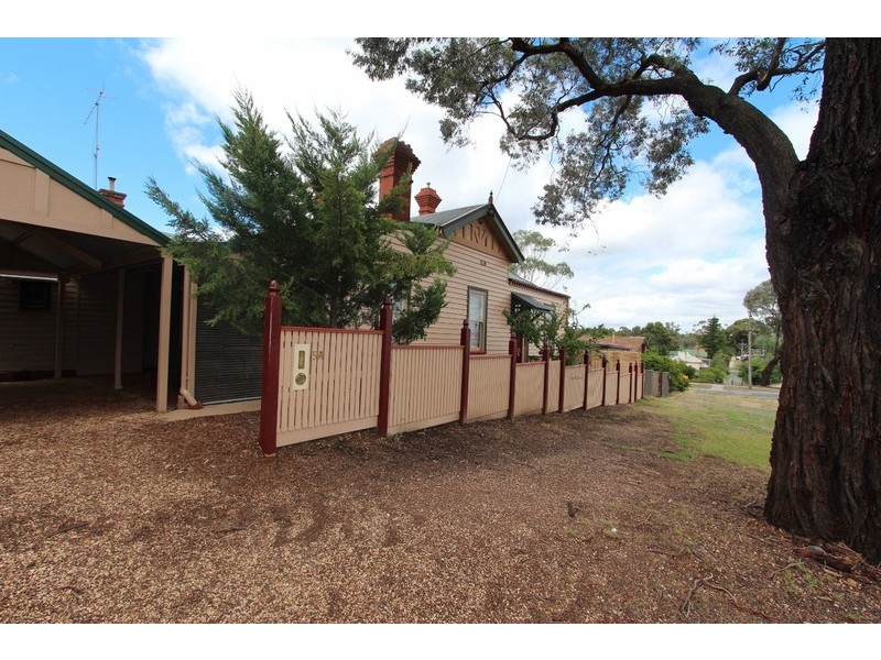5a Harkness Street, Quarry Hill VIC 3550