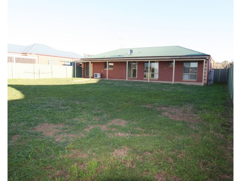 13 Chantelle Court, Kangaroo Flat VIC 3555