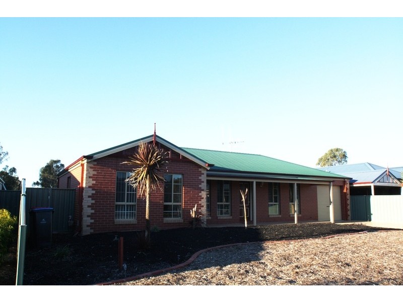 13 Chantelle Court, Kangaroo Flat VIC 3555