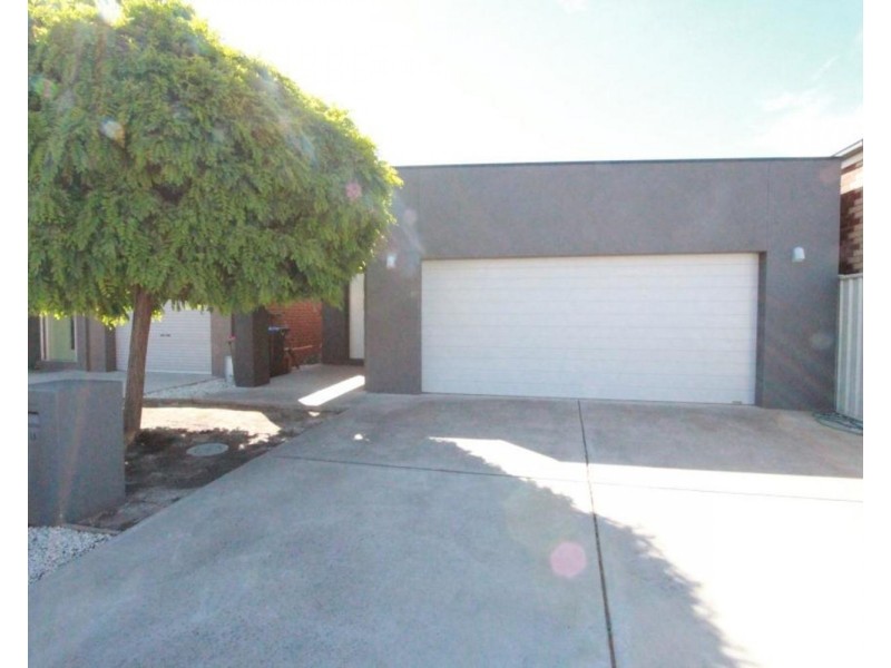 7B Bronze Drive, Kangaroo Flat VIC 3555
