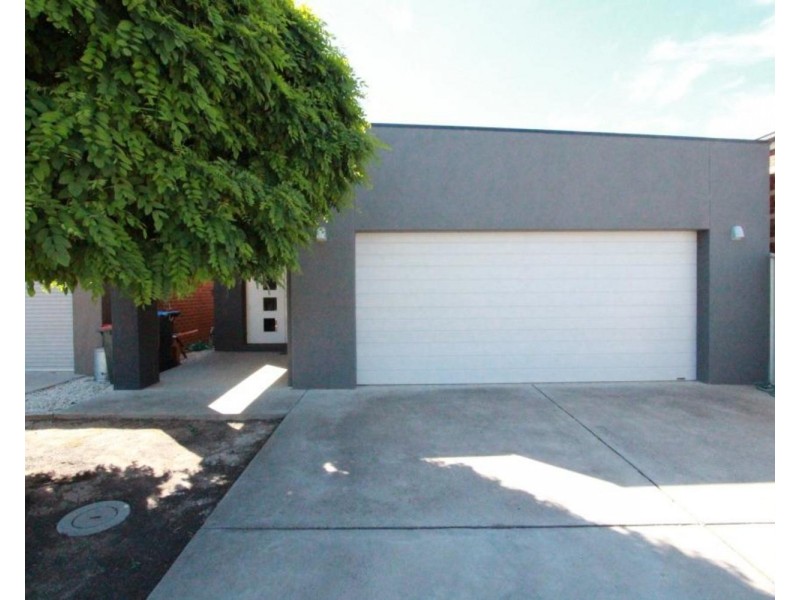 7B Bronze Drive, Kangaroo Flat VIC 3555