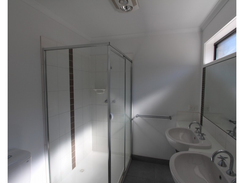 7B Bronze Drive, Kangaroo Flat VIC 3555
