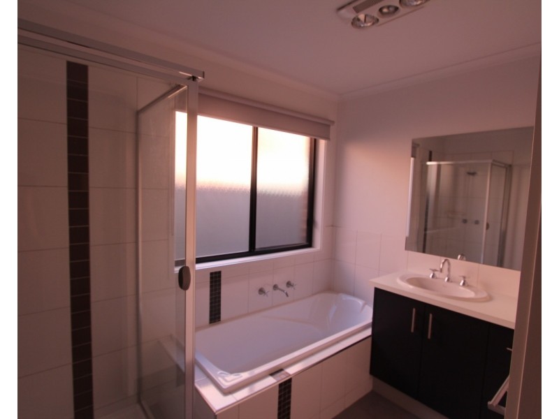 7B Bronze Drive, Kangaroo Flat VIC 3555