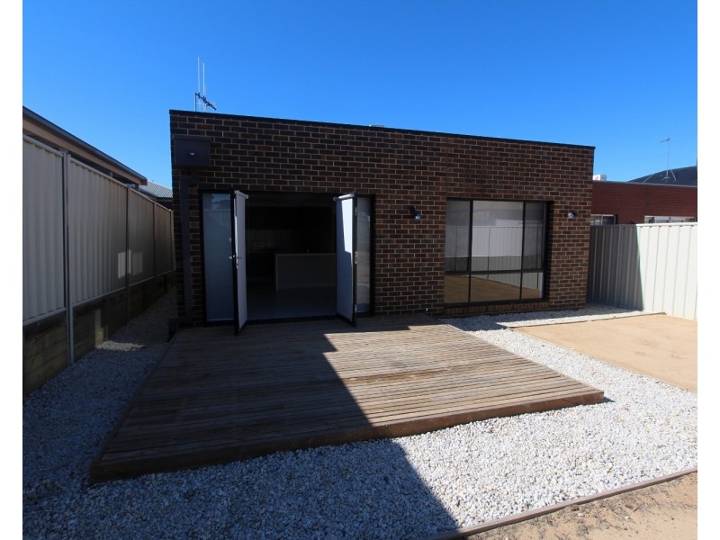 7B Bronze Drive, Kangaroo Flat VIC 3555