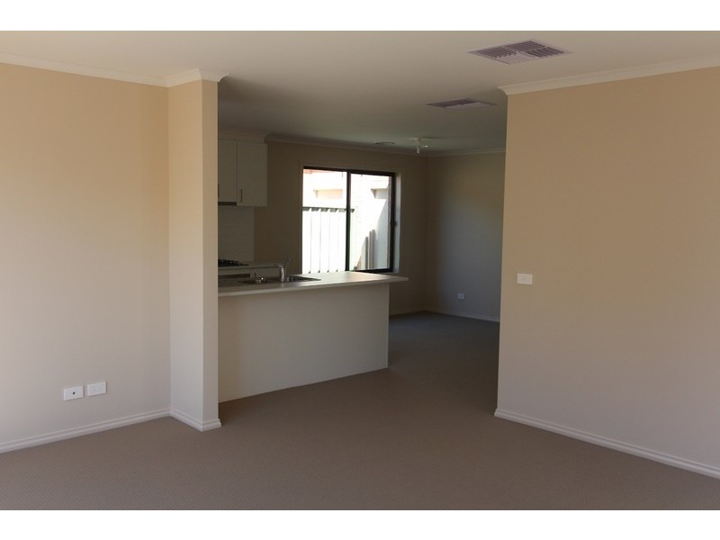 2/39a Orlando Street, Eaglehawk VIC 3556