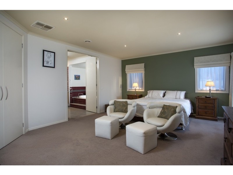 3 Bridle Court, Maiden Gully VIC 3551