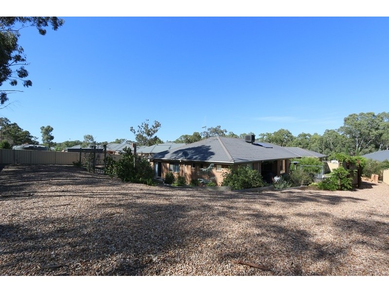 3 Bridle Court, Maiden Gully VIC 3551