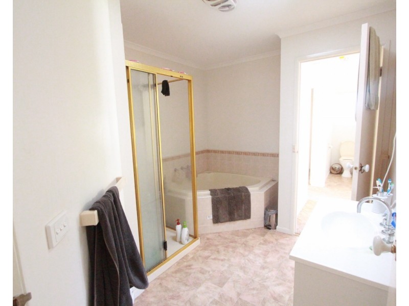 18 Truscott Street, Ironbark VIC 3550