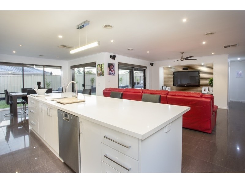 76 Bassett Drive, Strathfieldsaye VIC 3551