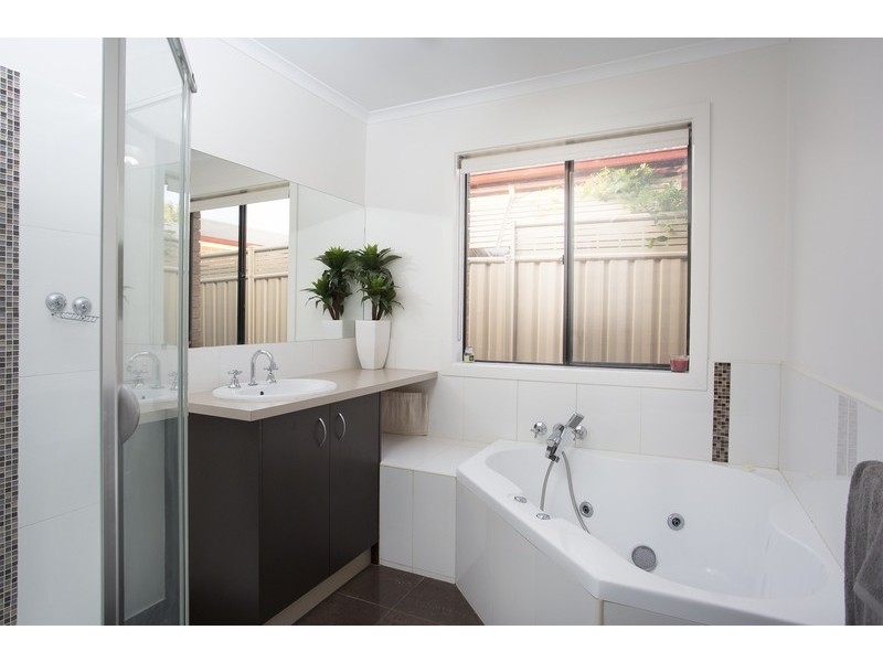 76 Bassett Drive, Strathfieldsaye VIC 3551