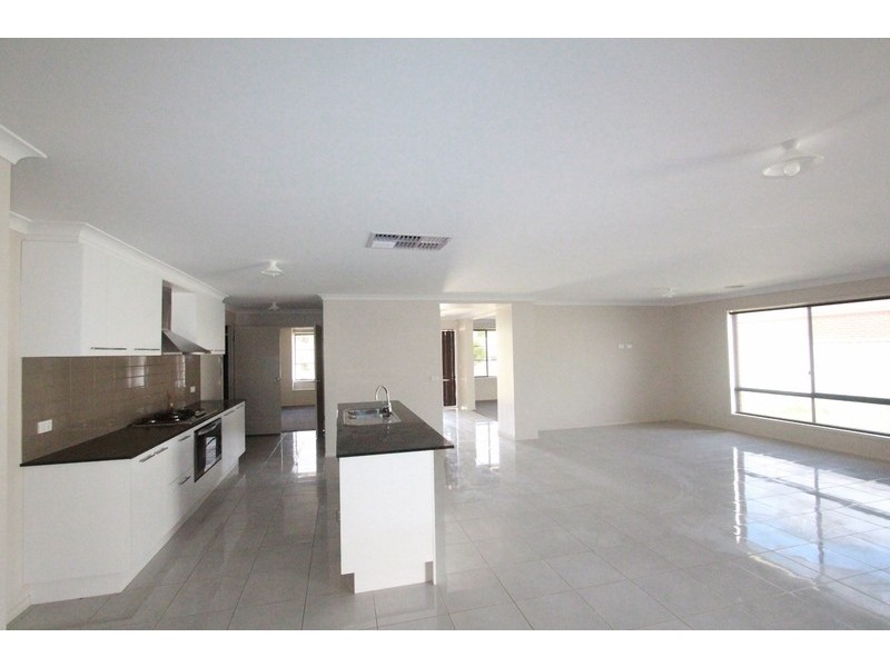 12 Dowker Street, Epsom VIC 3551