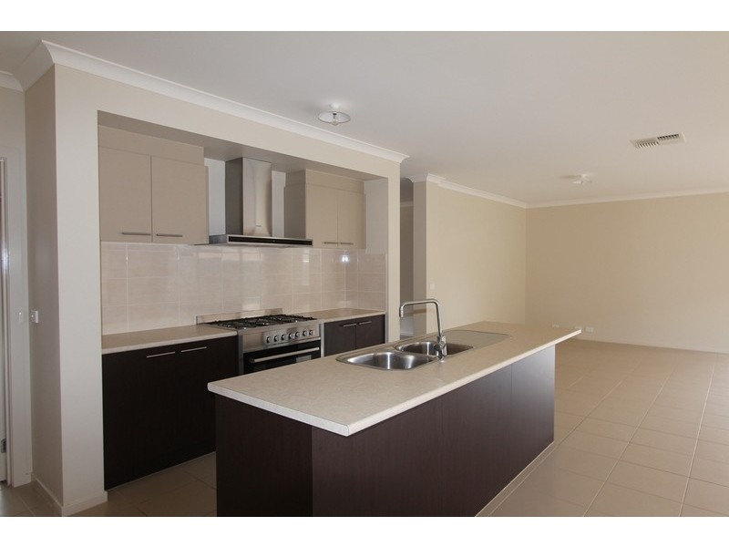85 Greenfield Drive, Epsom VIC 3551
