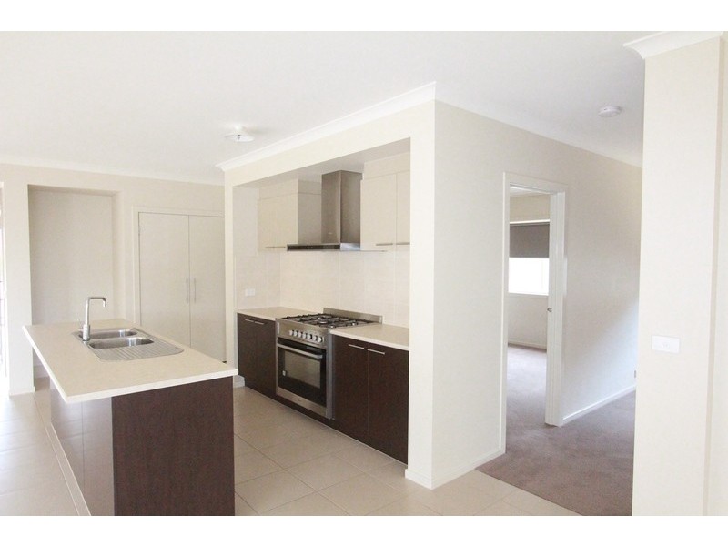 85 Greenfield Drive, Epsom VIC 3551