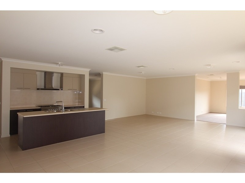 85 Greenfield Drive, Epsom VIC 3551
