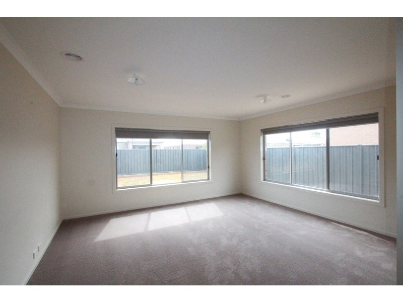 85 Greenfield Drive, Epsom VIC 3551