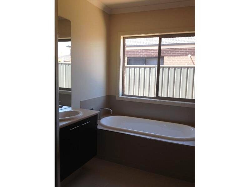 85 Greenfield Drive, Epsom VIC 3551