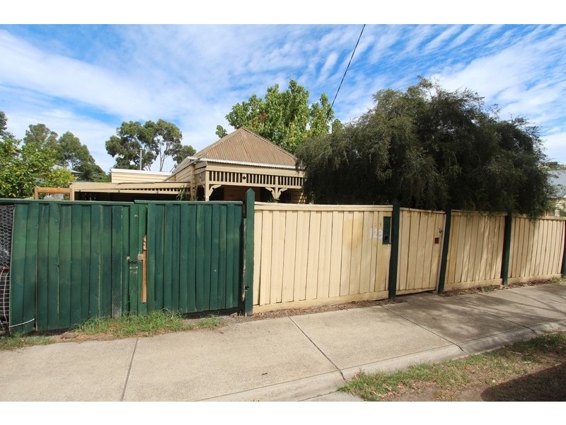 123 Eaglehawk Road, Long Gully VIC 3550