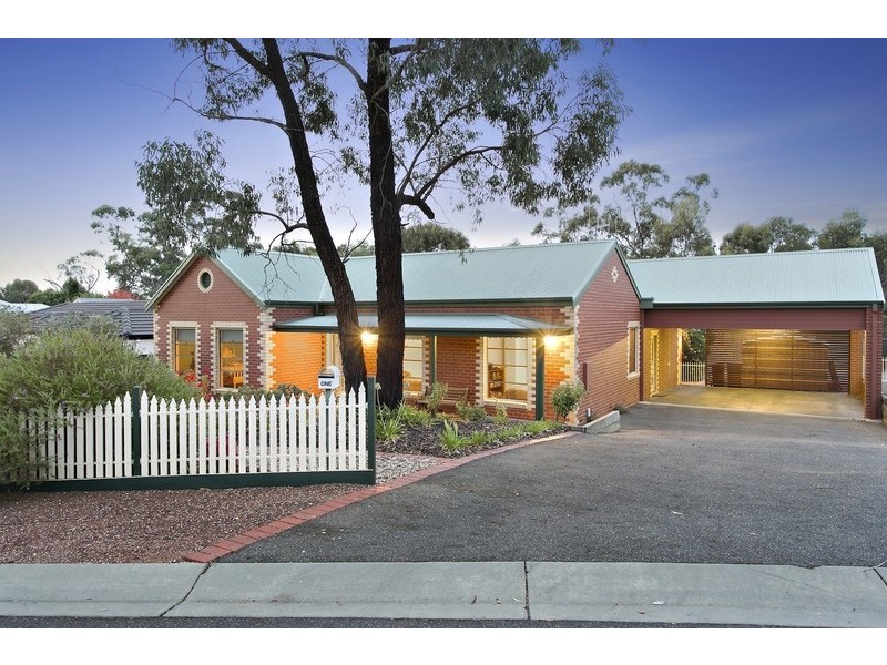 1 Sebastian Court, Spring Gully VIC 3550