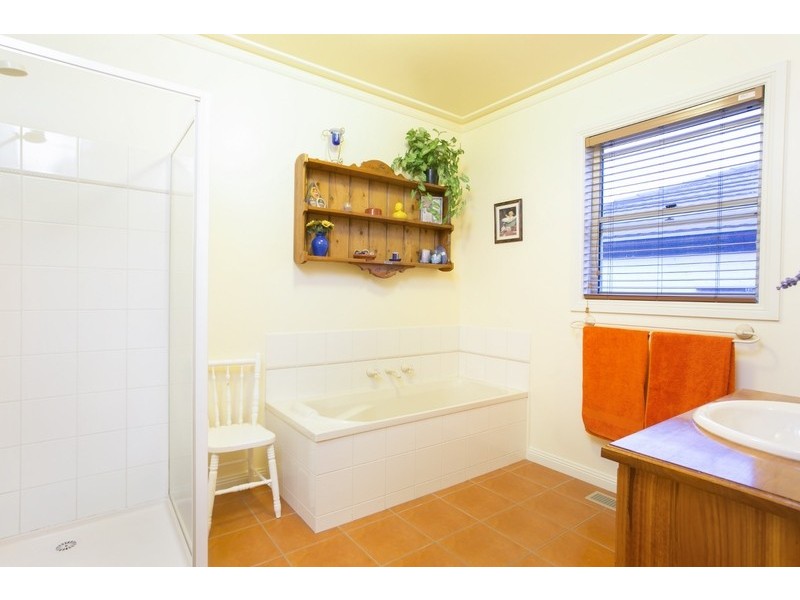 1 Sebastian Court, Spring Gully VIC 3550