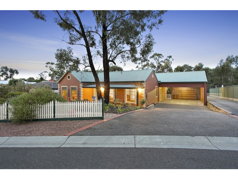 1 Sebastian Court, Spring Gully VIC 3550