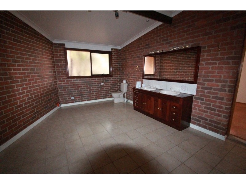 16 Sharon Street, Strathdale VIC 3550