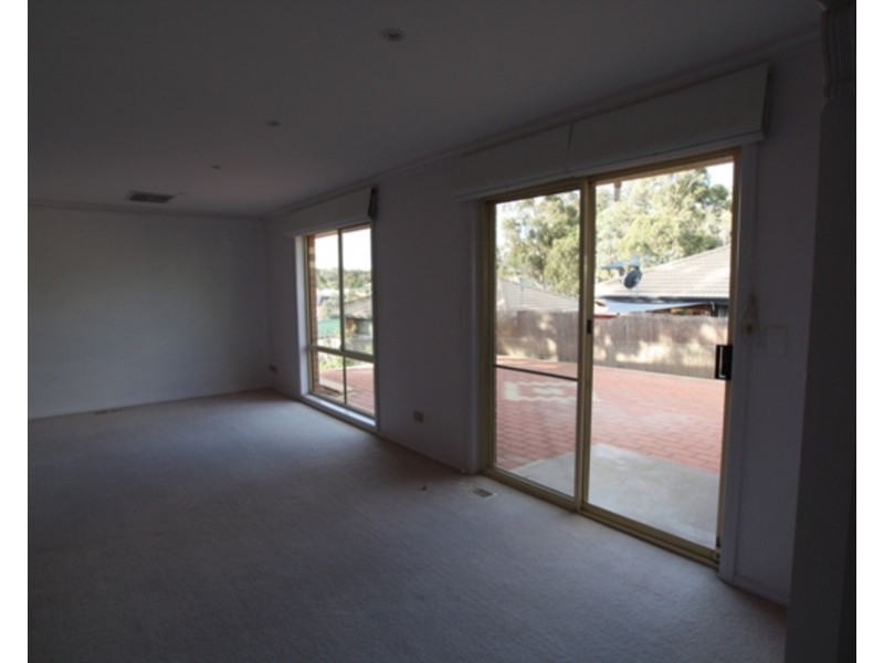 22 Derby Grove, Flora Hill VIC 3550