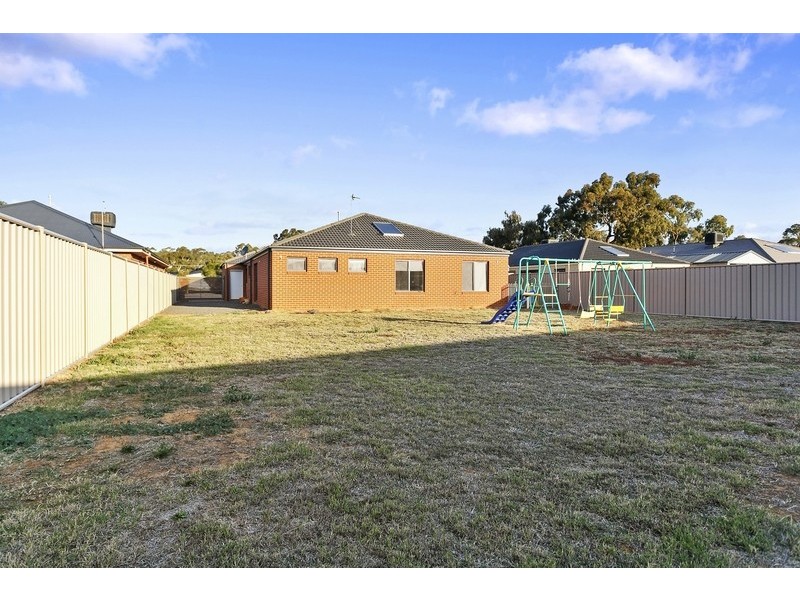 13 Sullivan Street, Ascot VIC 3551