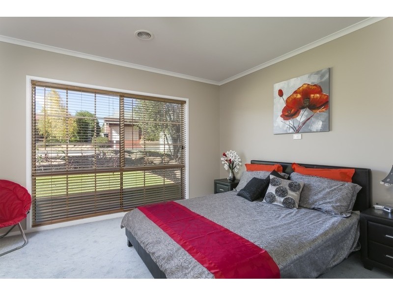 12 Bourke Drive, Strathdale VIC 3550