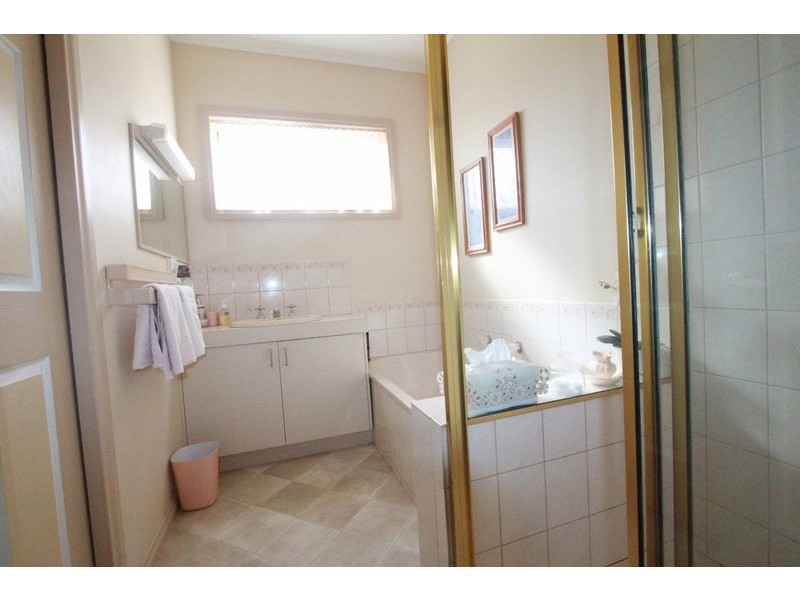 1/1 Fiona Place, Kennington VIC 3550