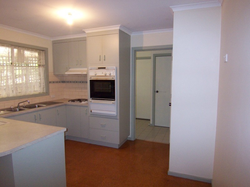 16 Friswell Avenue, Flora Hill VIC 3550