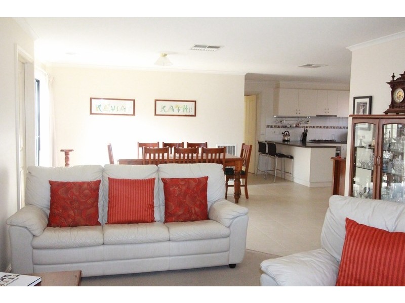 15 Clarke Street, Kennington VIC 3550