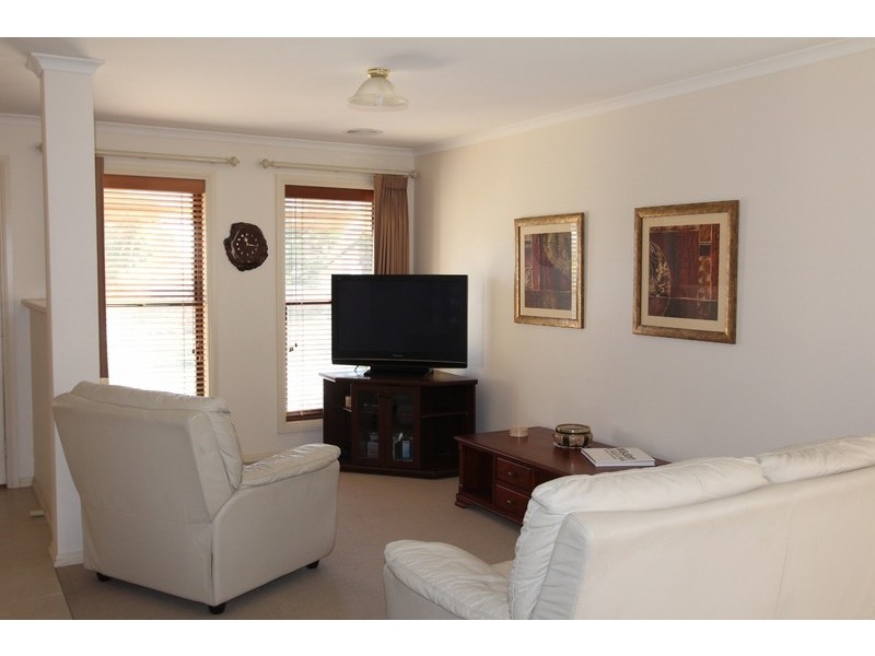 15 Clarke Street, Kennington VIC 3550