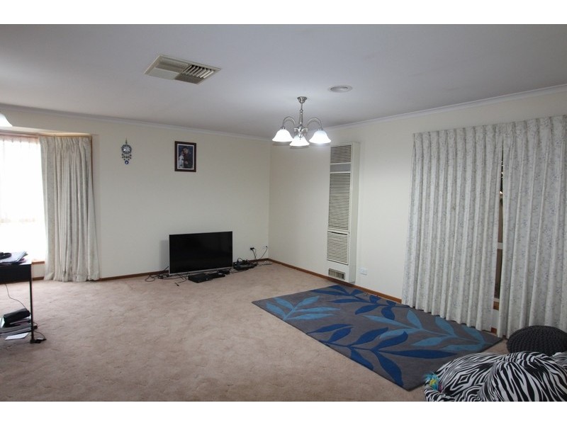 39 Powells Avenue, Strathdale VIC 3550