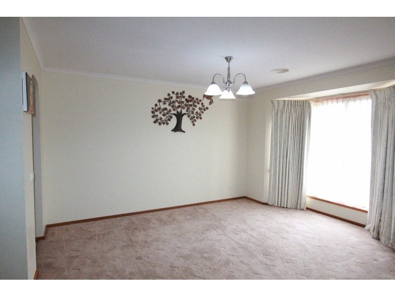 39 Powells Avenue, Strathdale VIC 3550