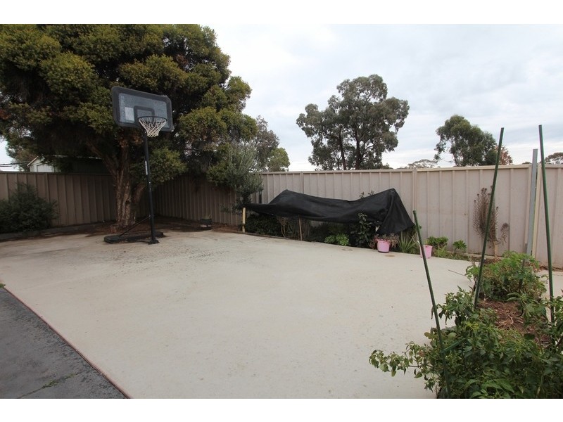 39 Powells Avenue, Strathdale VIC 3550