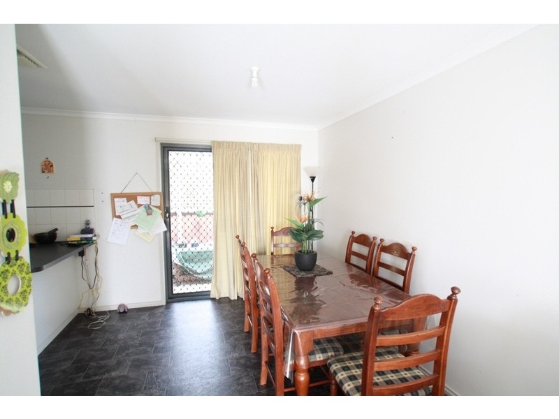 2/24 Retreat Road, Flora Hill VIC 3550