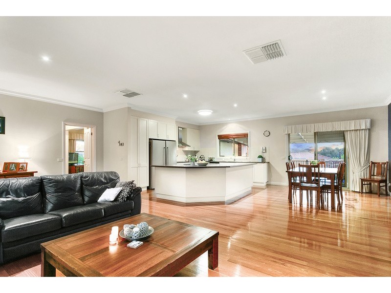 23 Gondolier Terrace, Golden Square VIC 3555