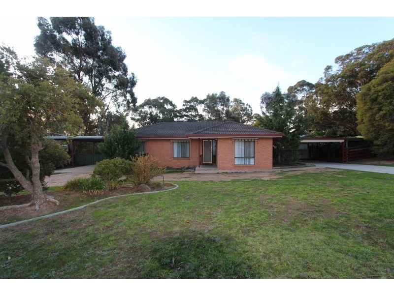 1 Deakin Drive, Flora Hill VIC 3550